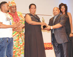Mama wa Marehemu Steven Kanumba alipokea Tuzo ya Tribute Personality Award ambayo ilitolewa kwa mtoto wake.